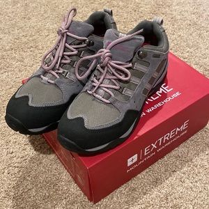 NWOT Isogrip Waterproof Hiking Boots Mountain Wearhouse